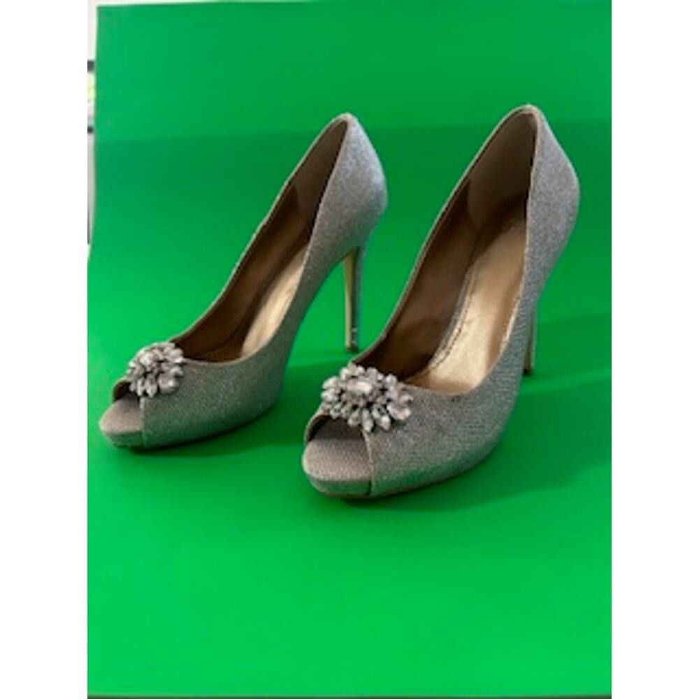 Badgley Mischka Belle Silver 3" Heels Stiletto Pumps Jewel Detail Size 9